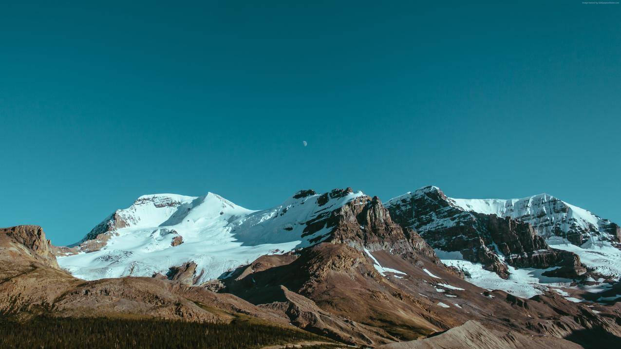 加拿大山雪自然景观