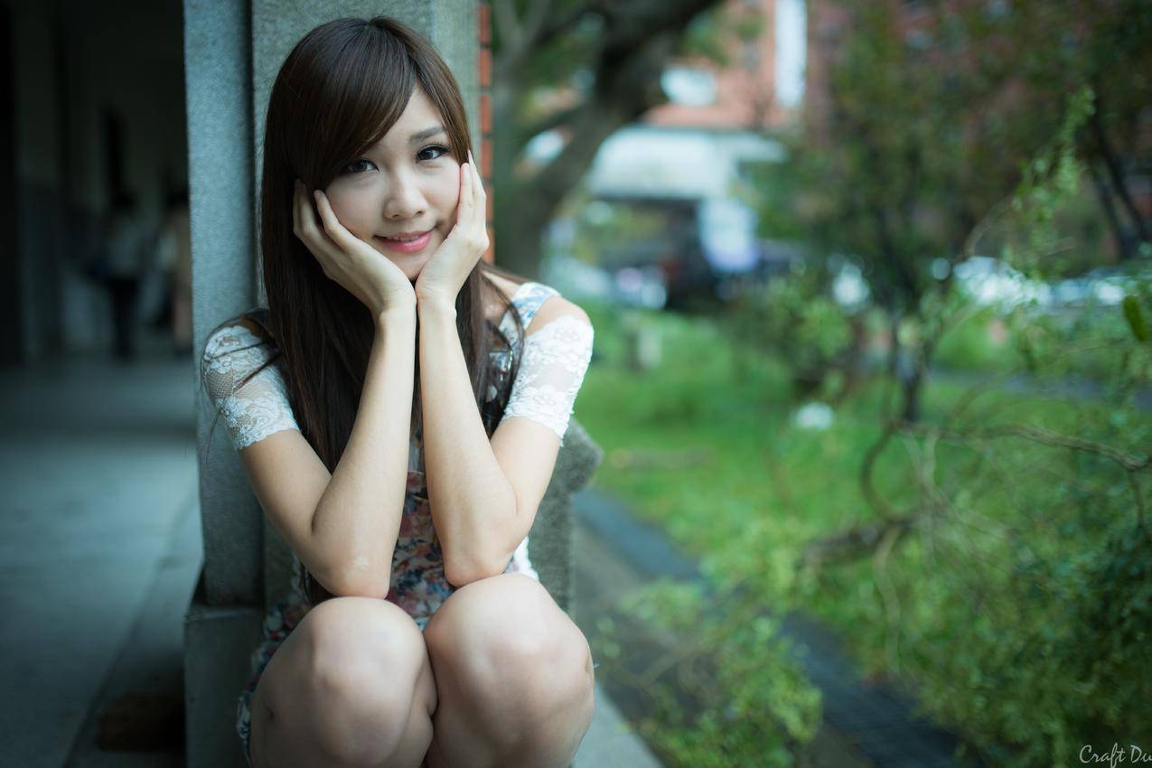 亚洲人,女人,坐着,黑发女人,长发,围观者,ZhangYaZhu,蹲下,棕色,微笑