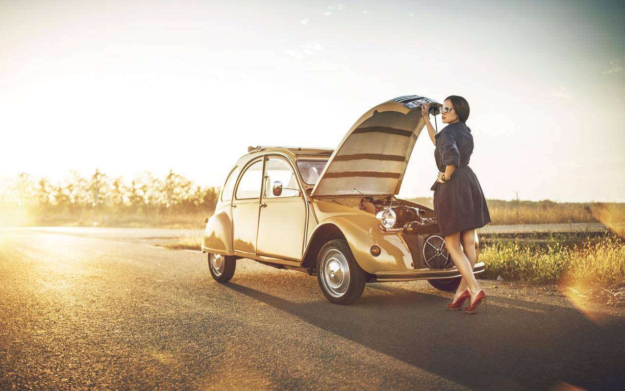 模型,女人车,女人戴眼镜,女人,汽车,阳光,道路,车辆,雪铁龙2CV