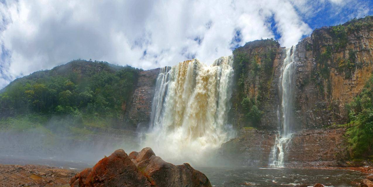 自然,景观,CanaimaNationalPark,委内瑞拉,瀑布,悬崖,河流,热带森林,云层