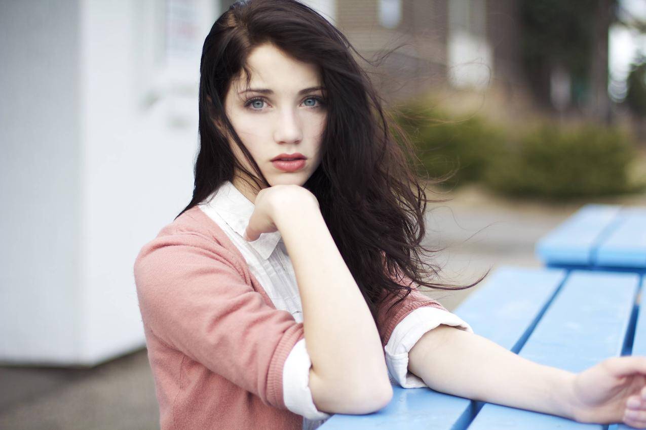女人,EmilyRudd,黑发女人,蓝眼睛,脸,旁观者,手头,长毛,头发,SunSualaZes,风
