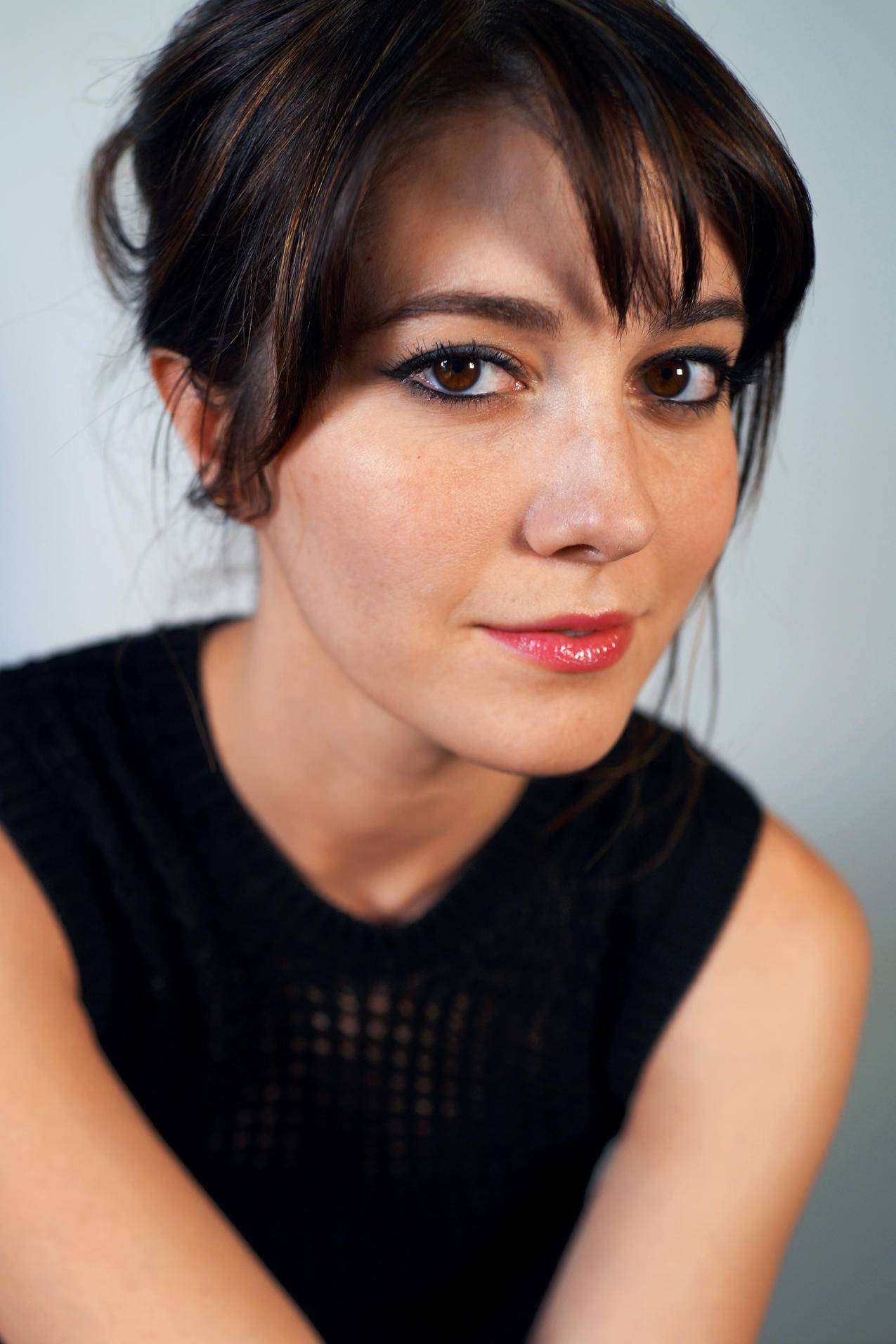 MaryElizabethWinstead,黑发,名人,lookingatviewer,simplebackground,browneyes