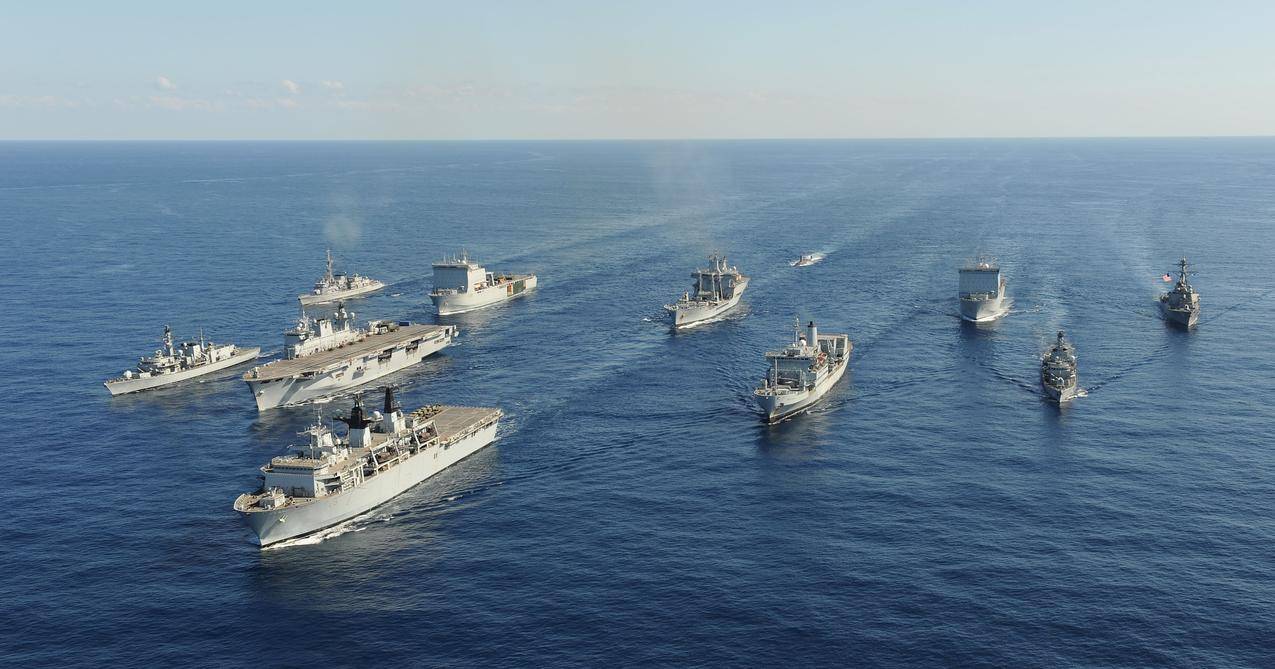 舰队,军舰,舰艇,皇家海军,HMSBARWARK,HMSONE,潜艇,HMSGYYLL,护卫舰,两栖坦克,车辆