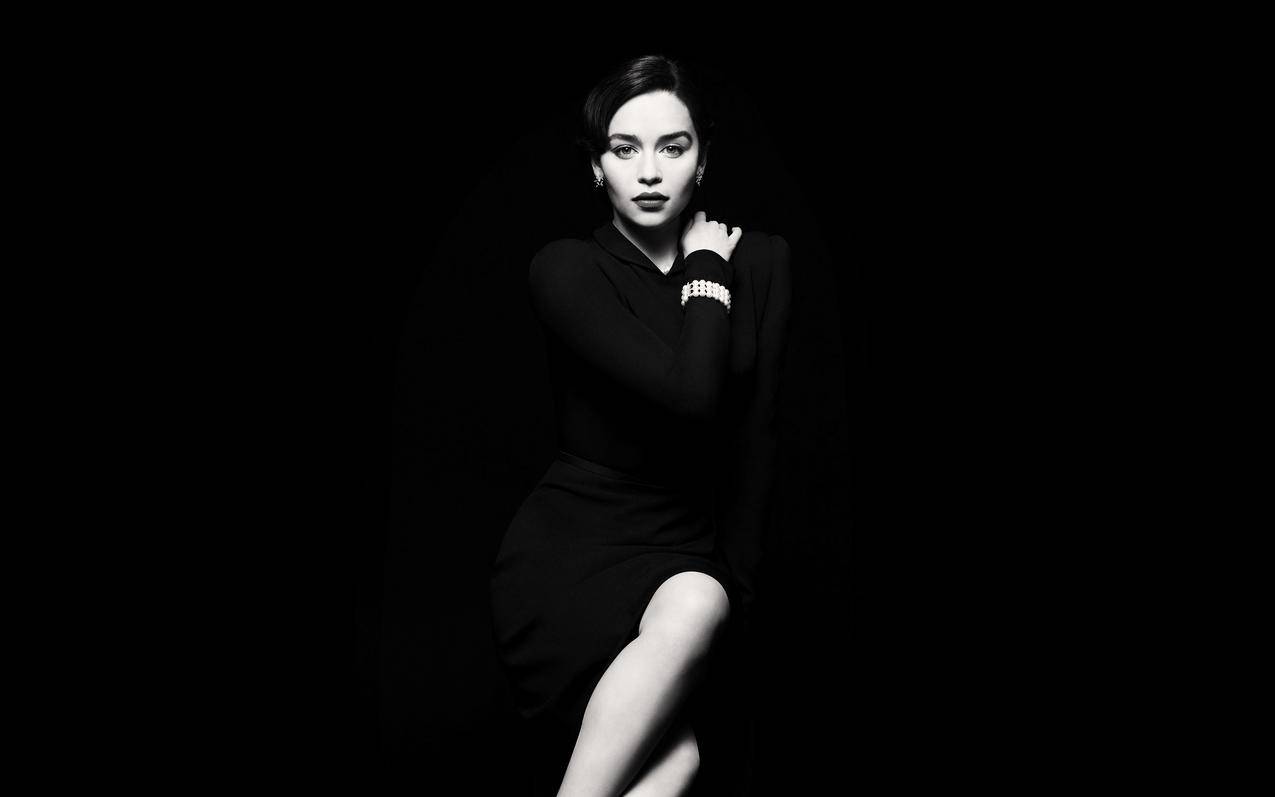 EmiliaClarke,布鲁奈特,女演员,名人,女人,旁观者,单色,简单的背景,魅力