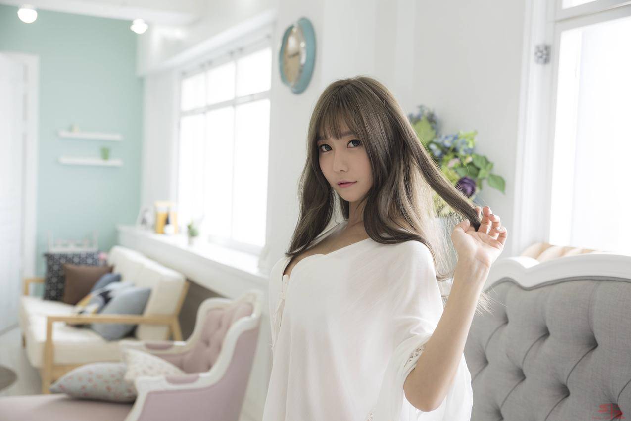 亚洲,模特,女厕,女人,黑发,长毛,波浪头发,围观者,ChoiSeulGI,白纸