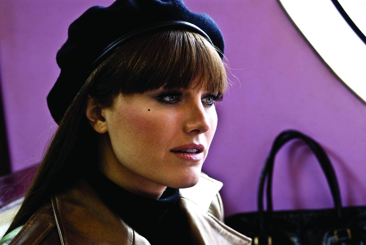 MalinAkerman,女演员,黑发女郎,女人,蓝眼睛,小红袖,皮夹克,手提包