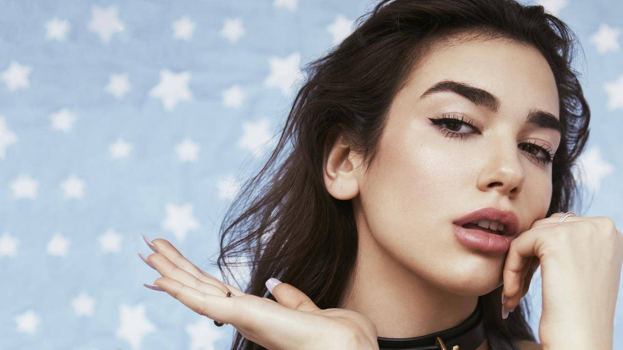 名人,女人,DuaLipa,歌手,脸,手,模特,肖像,简单背景,衣领