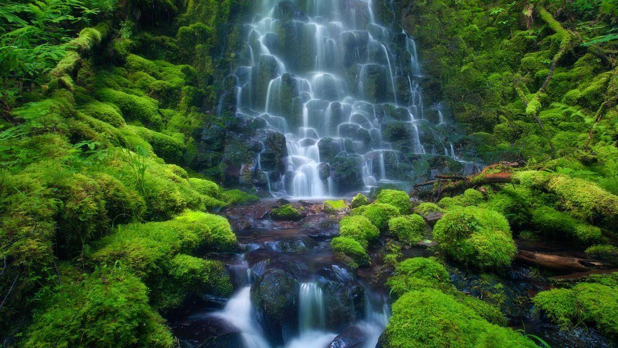 山水瀑布