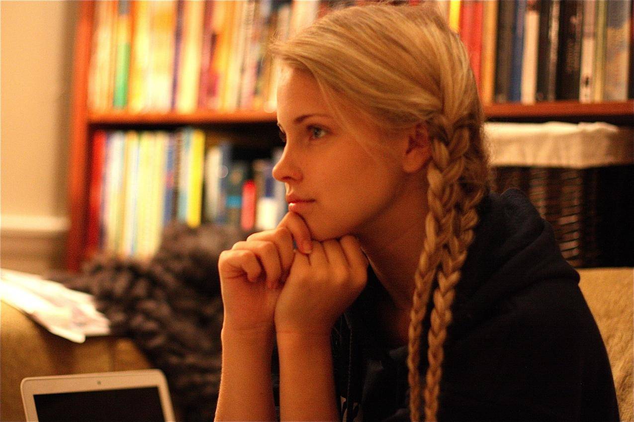 金发碧眼的美女,braids,emiliemarienereng