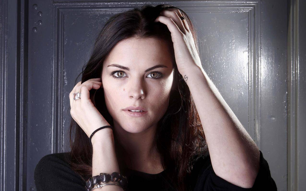 jaimiealexander,女演员,女人,名人,黑发女人,手头,旁观者,肖像