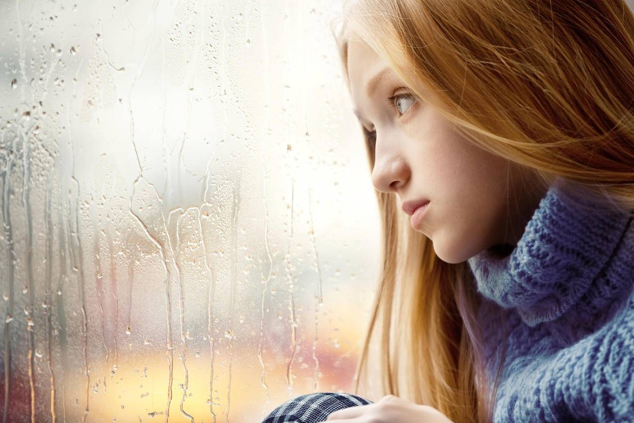 雨,窗口,悲伤女孩图片