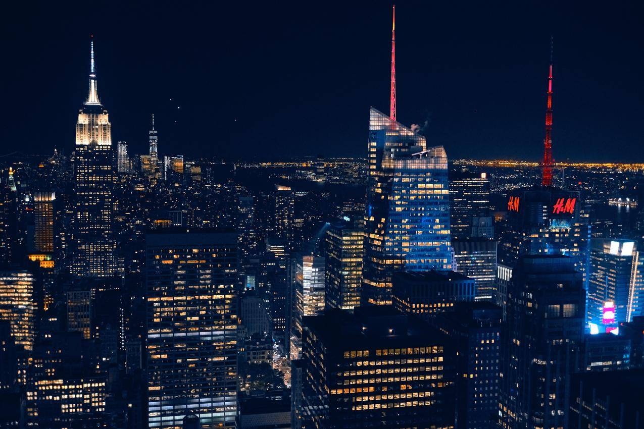 城市高楼大厦夜景图片