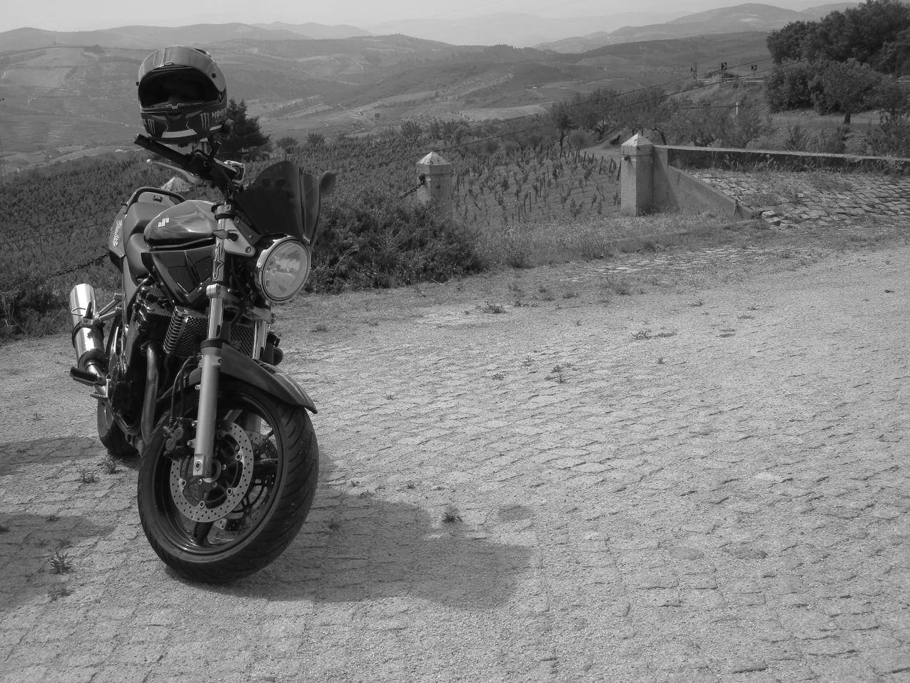 标准摩托车灰度高清图片