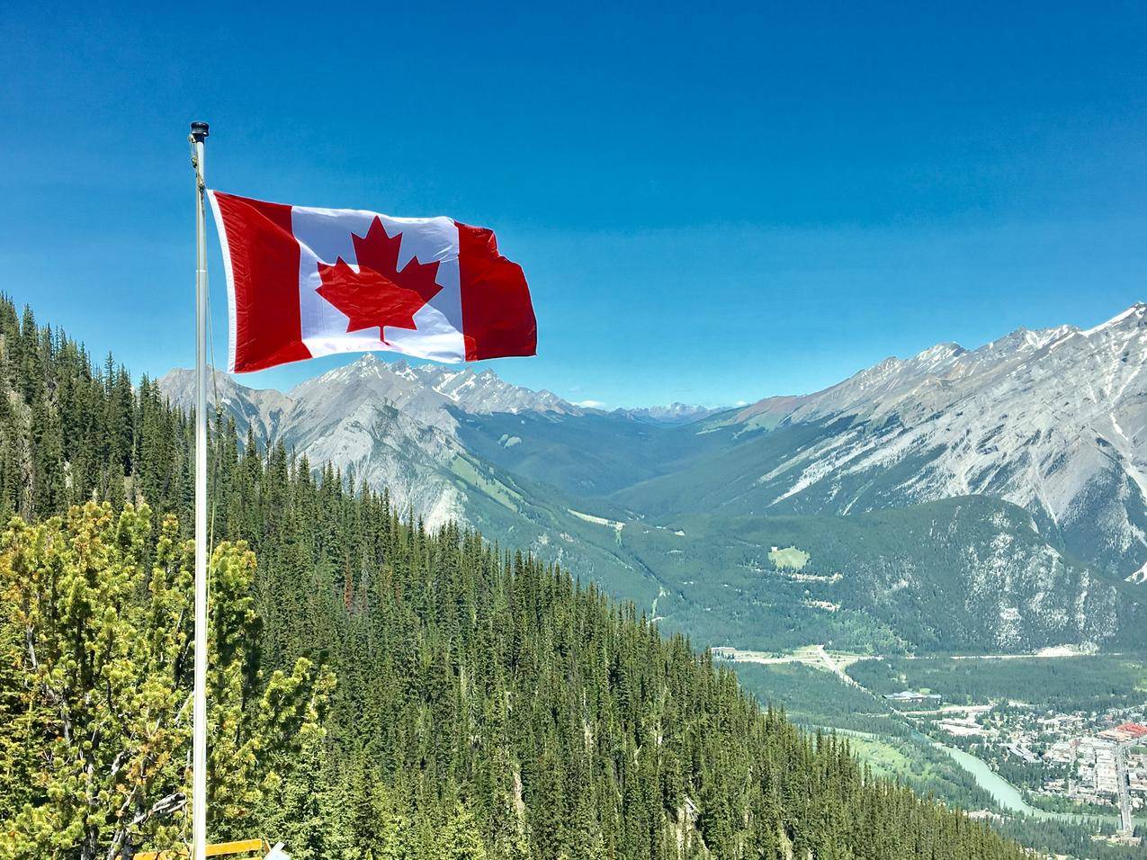加拿大国旗山景