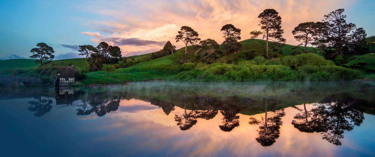 霍比屯Hobbiton新西兰宁静的早晨3440x1440风景壁纸