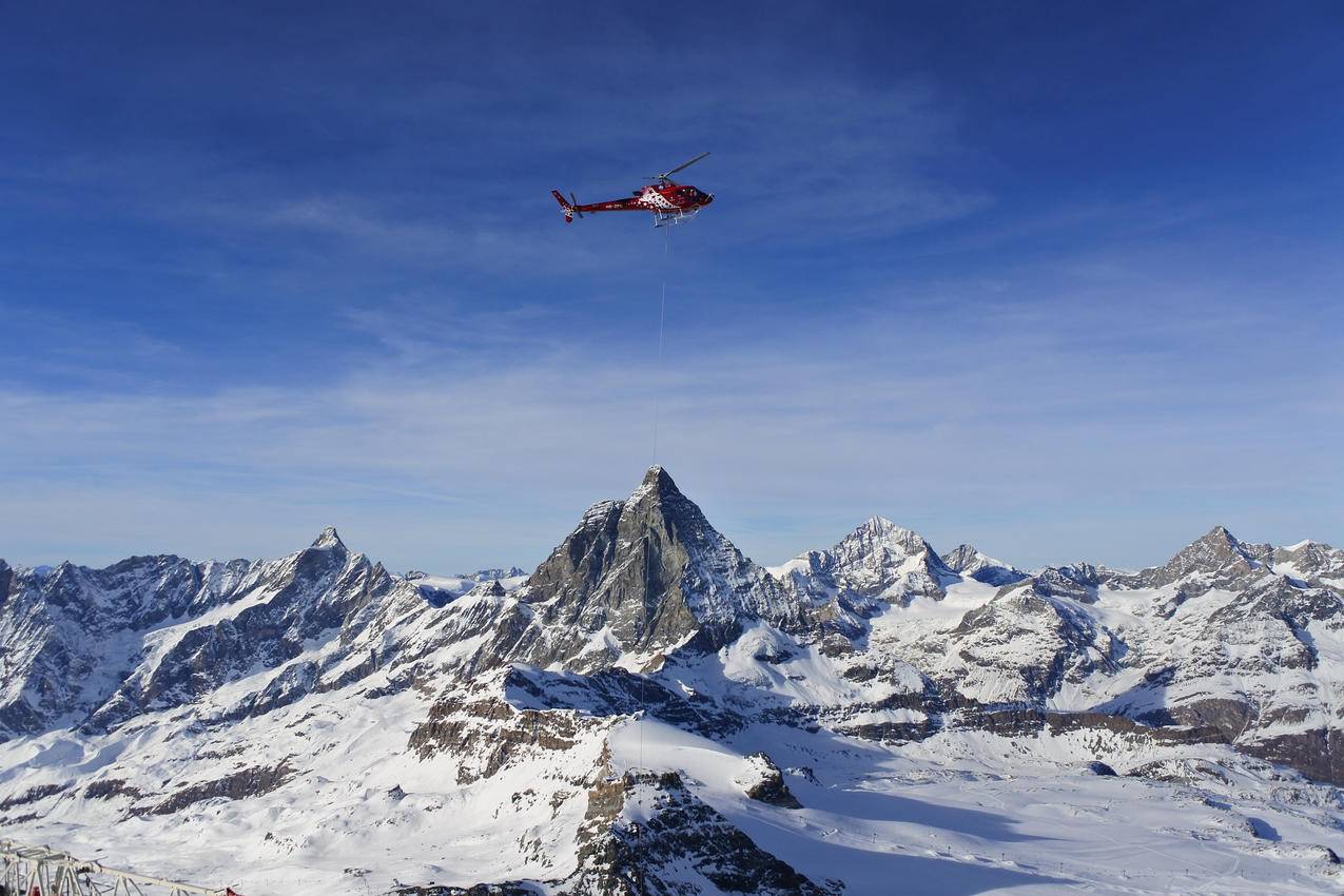 直升飞机雪山救援图片