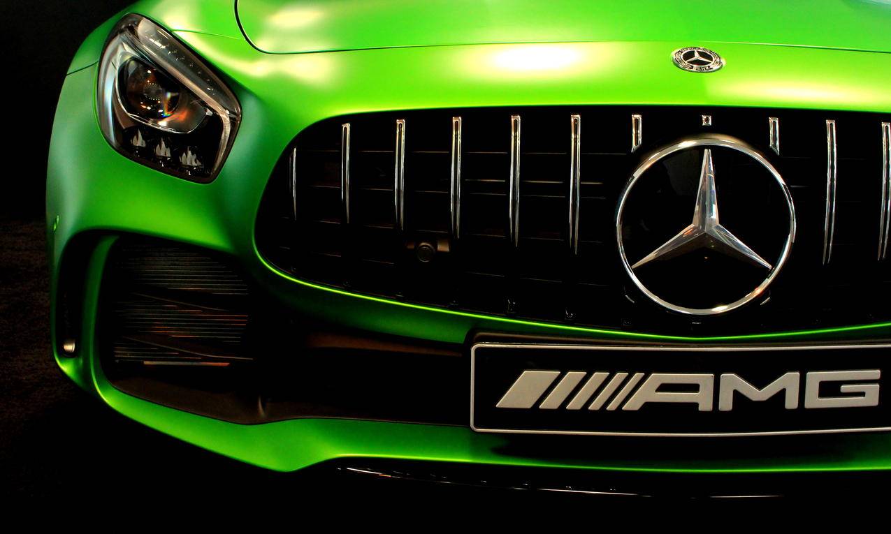 绿色梅赛德斯-奔驰AMG