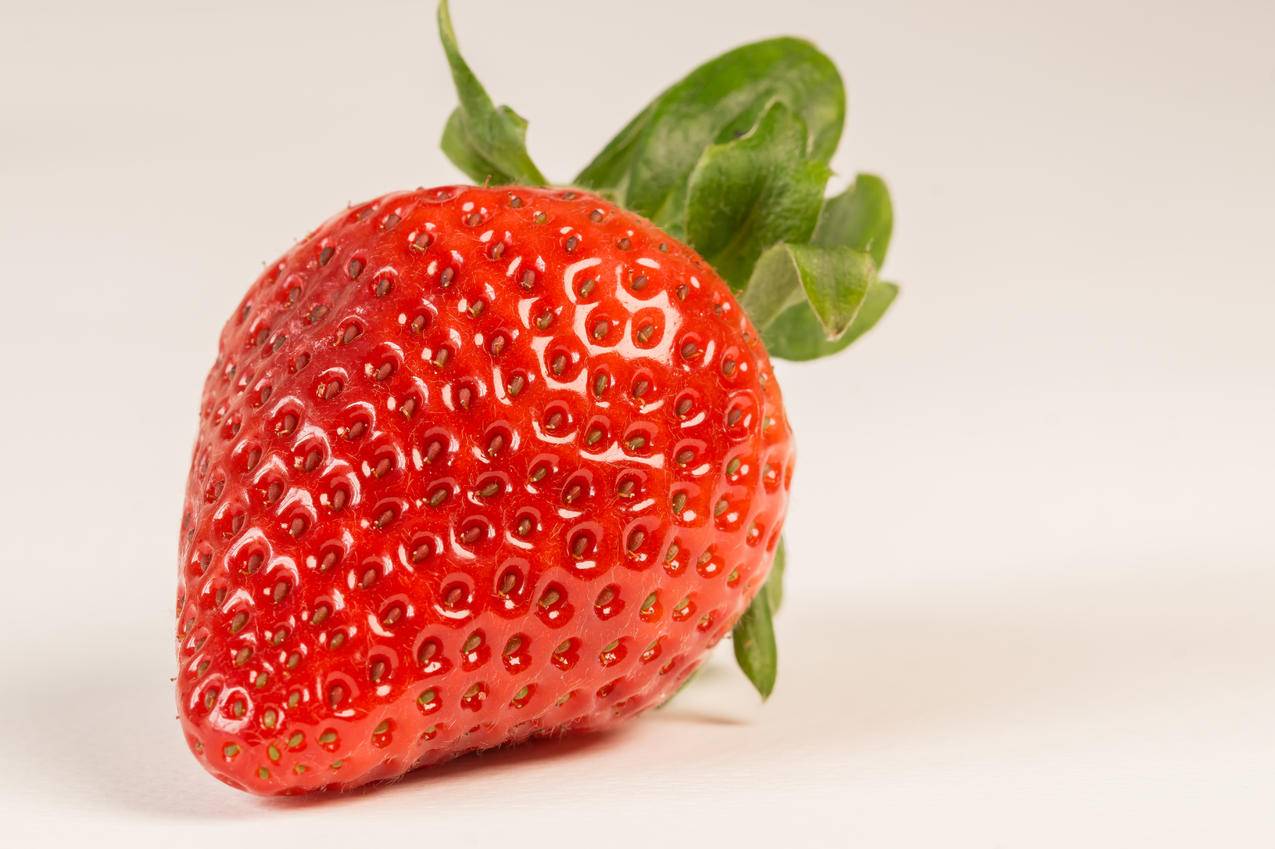 草莓的微距摄影