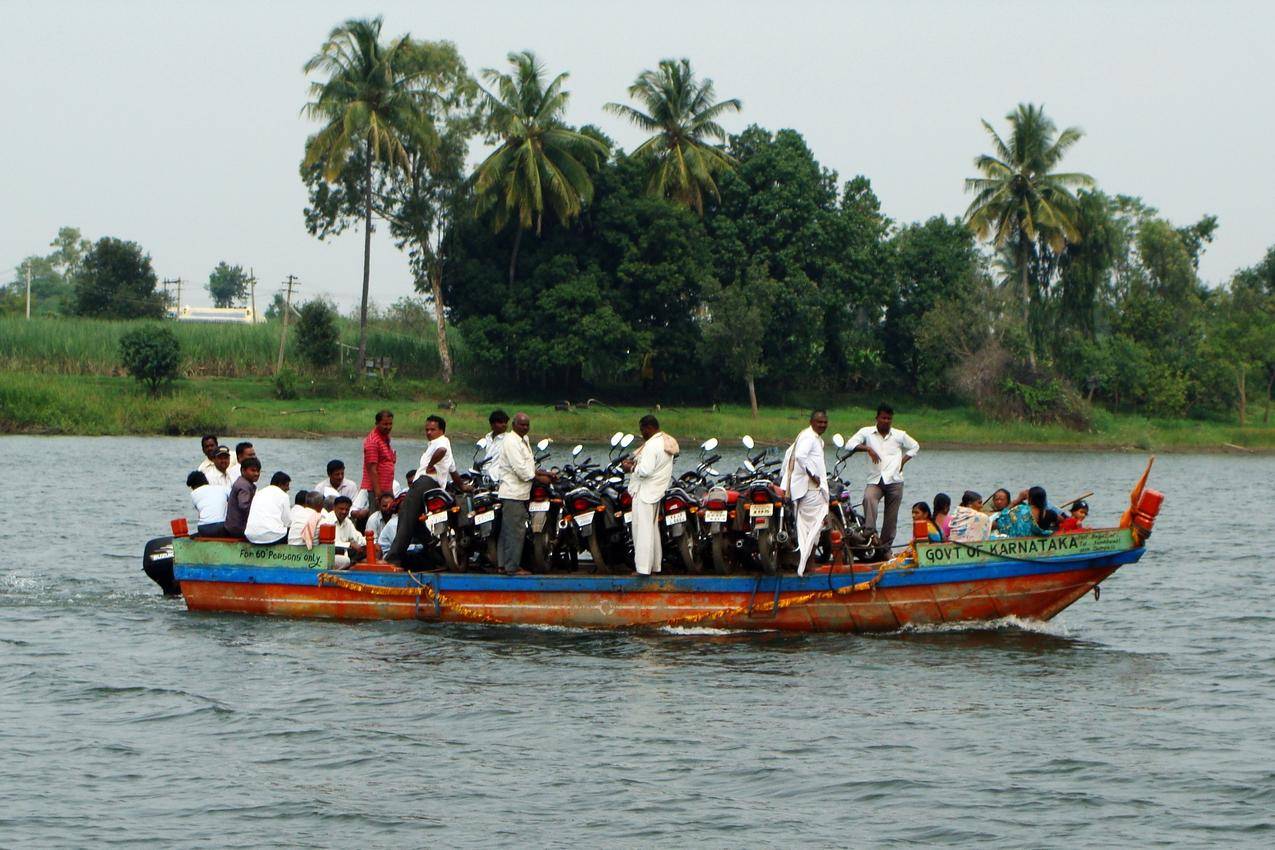 印度克里希纳河上的水上运输