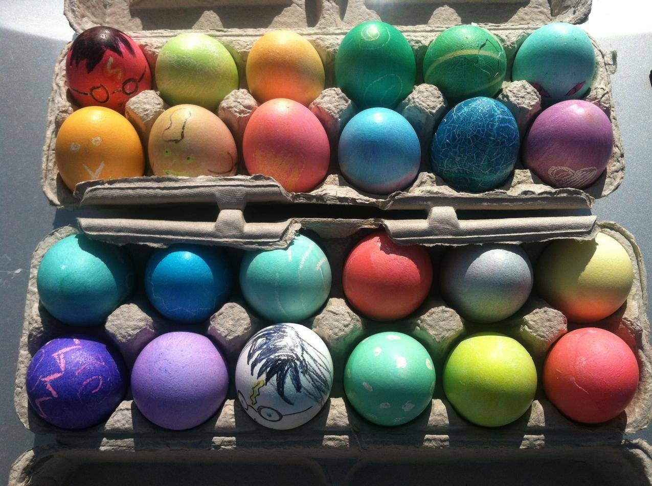 复活节多彩的彩色鸡蛋
