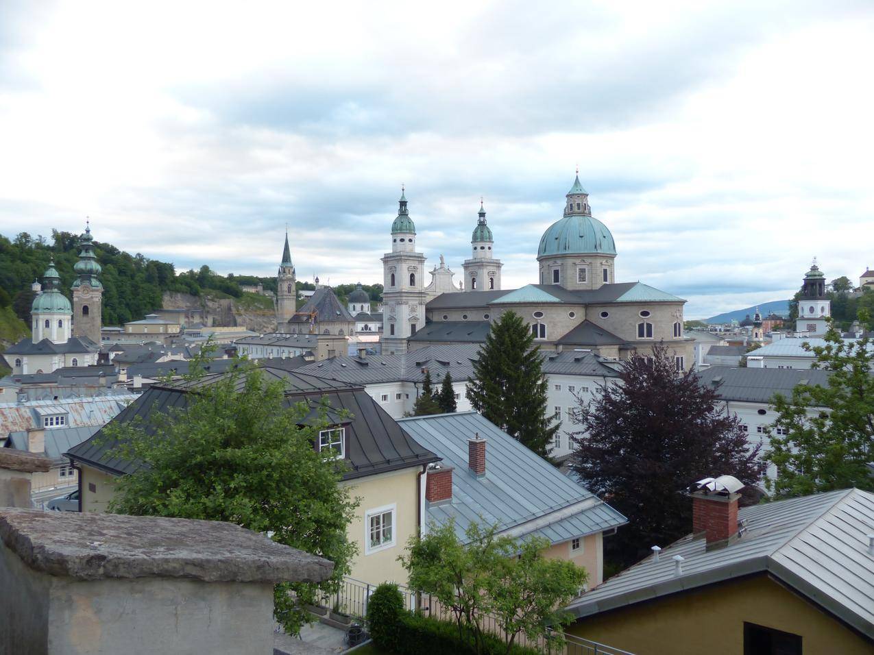 奥地利萨尔茨堡的欧式圆顶教堂建筑图片
