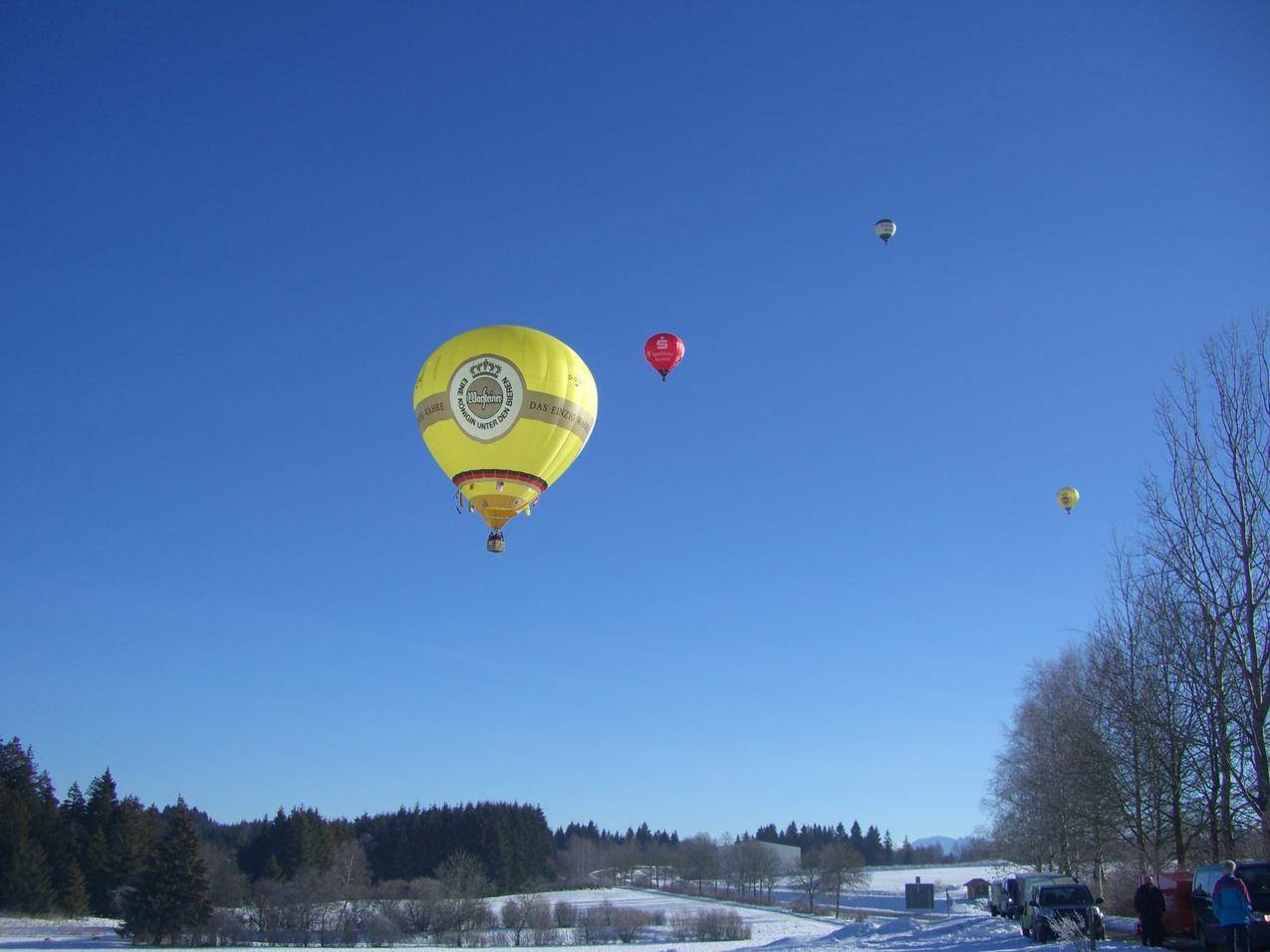 蓝天天空的热气球图片