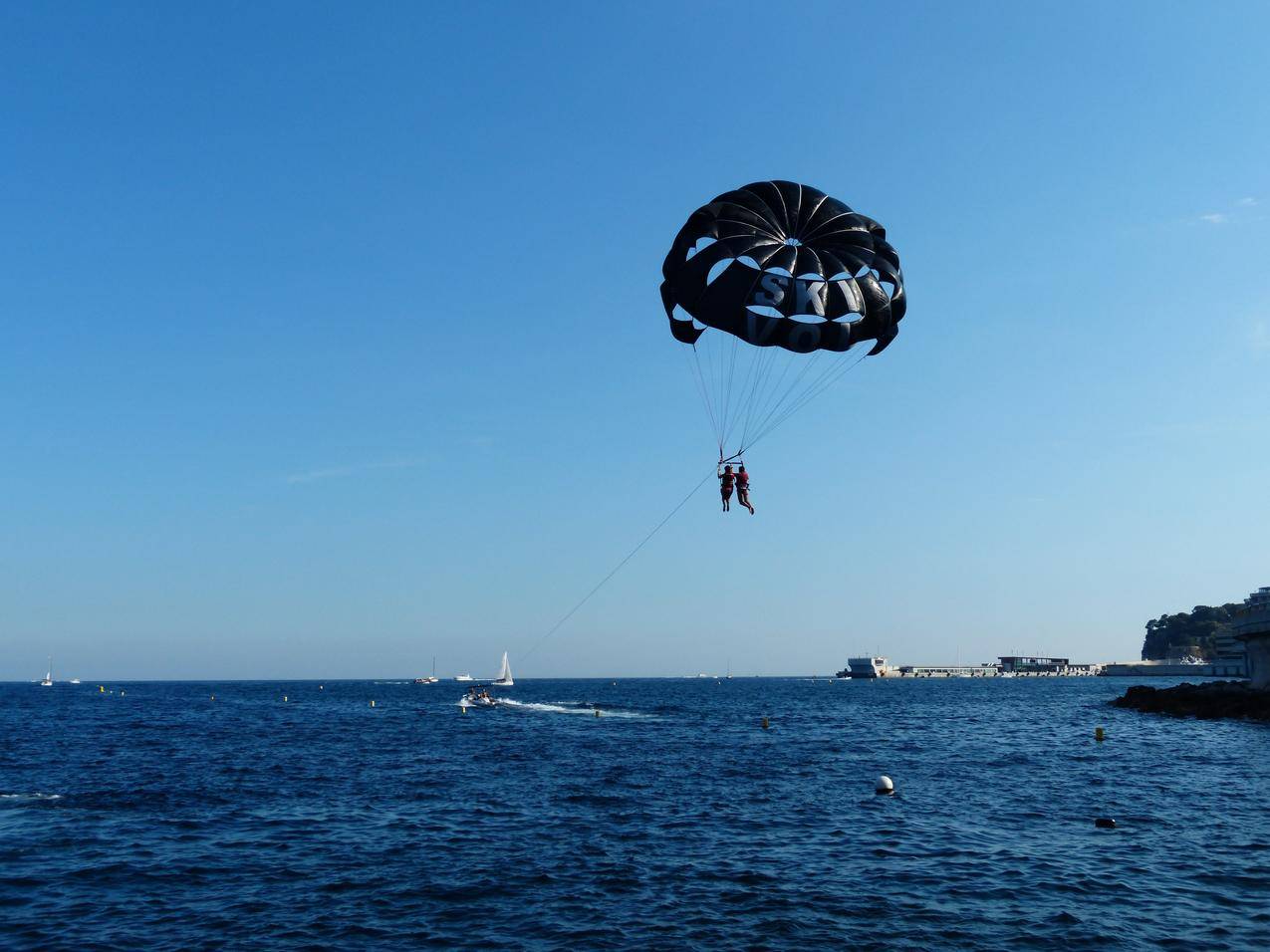 海上滑翔伞运动高清图片