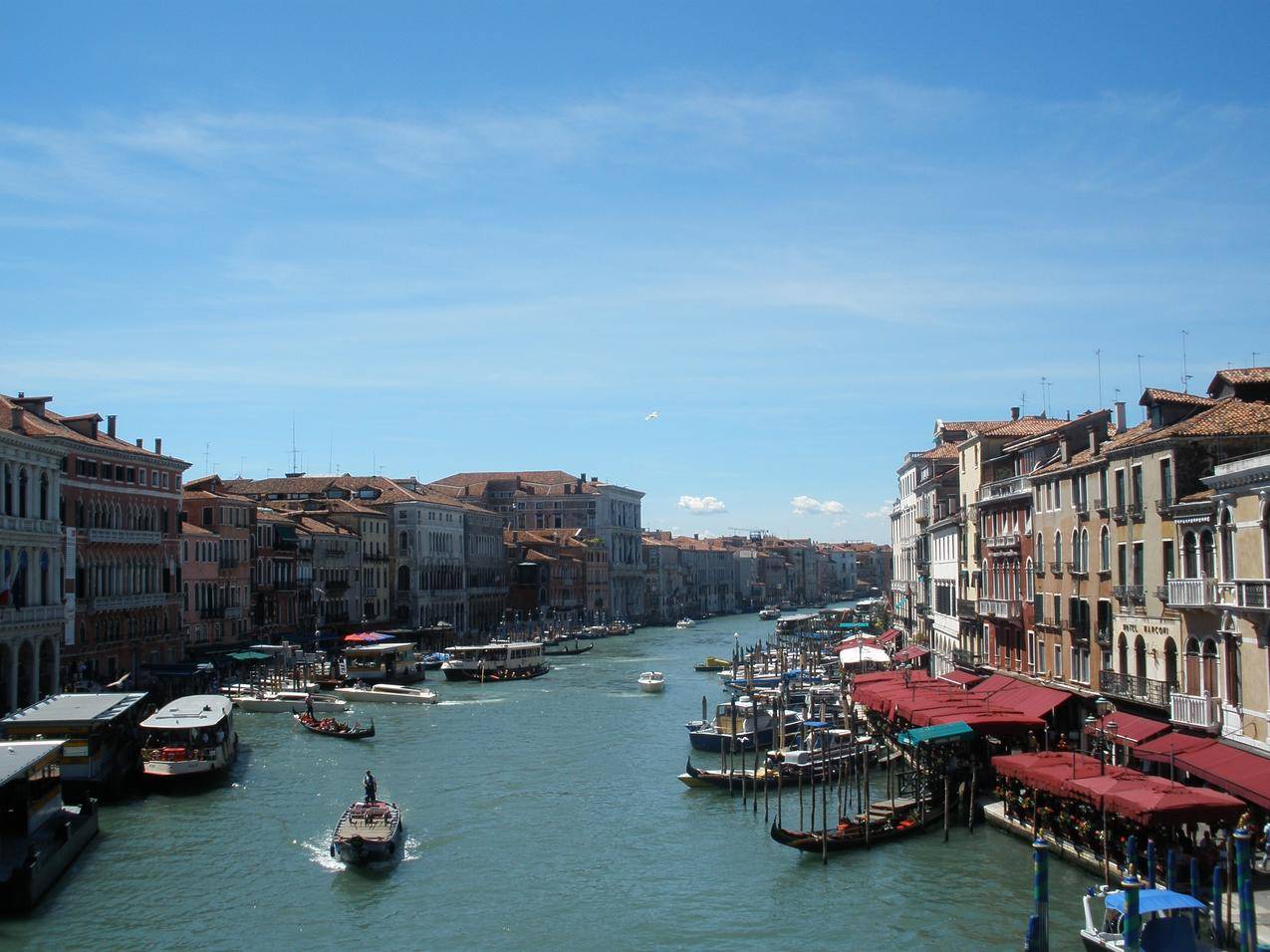威尼斯水上城市运河风景
