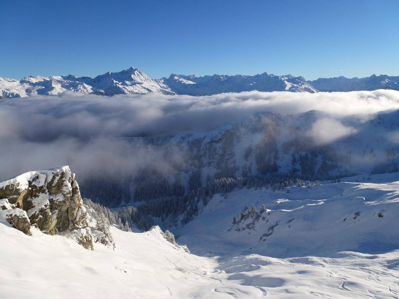 冬天的雪山云海景观图片