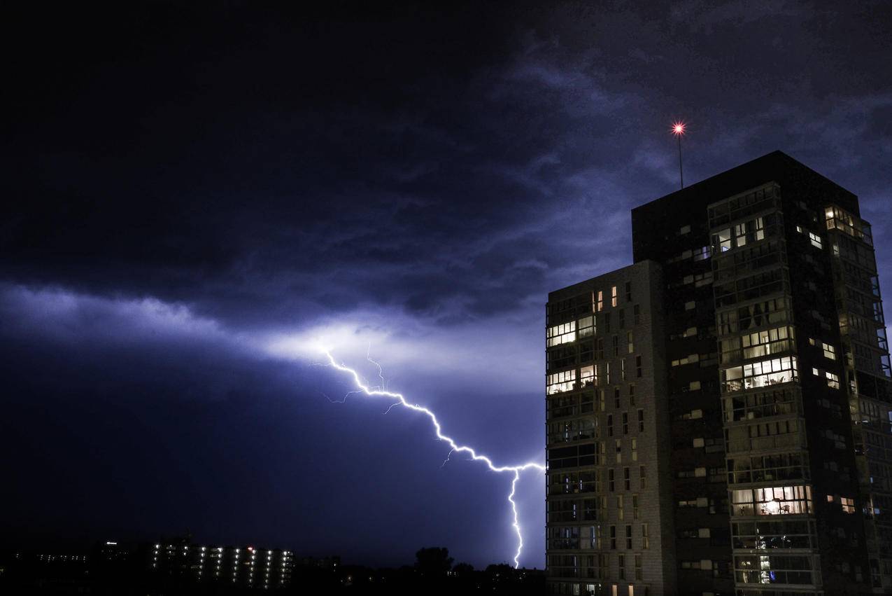 免费的夜景照片,云彩,黑暗,建筑