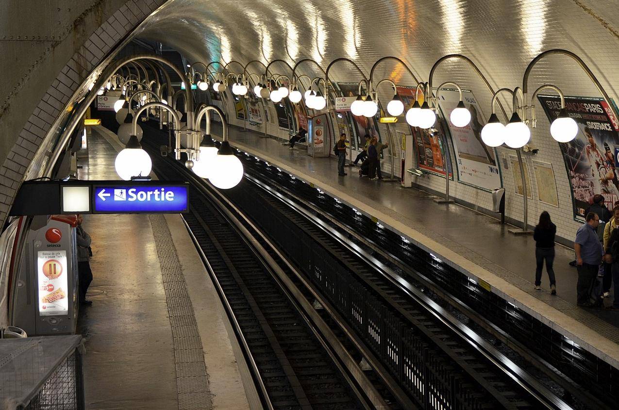 巴黎的地铁站高清图片