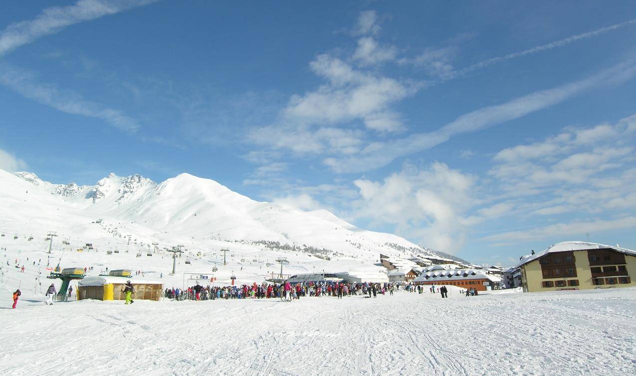 冬天的滑雪场高清图片