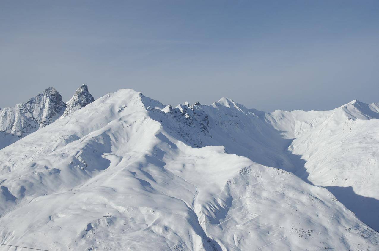 雪山山峰高清壁纸