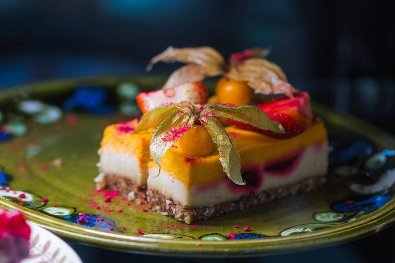 板式草莓蛋糕的食品摄影