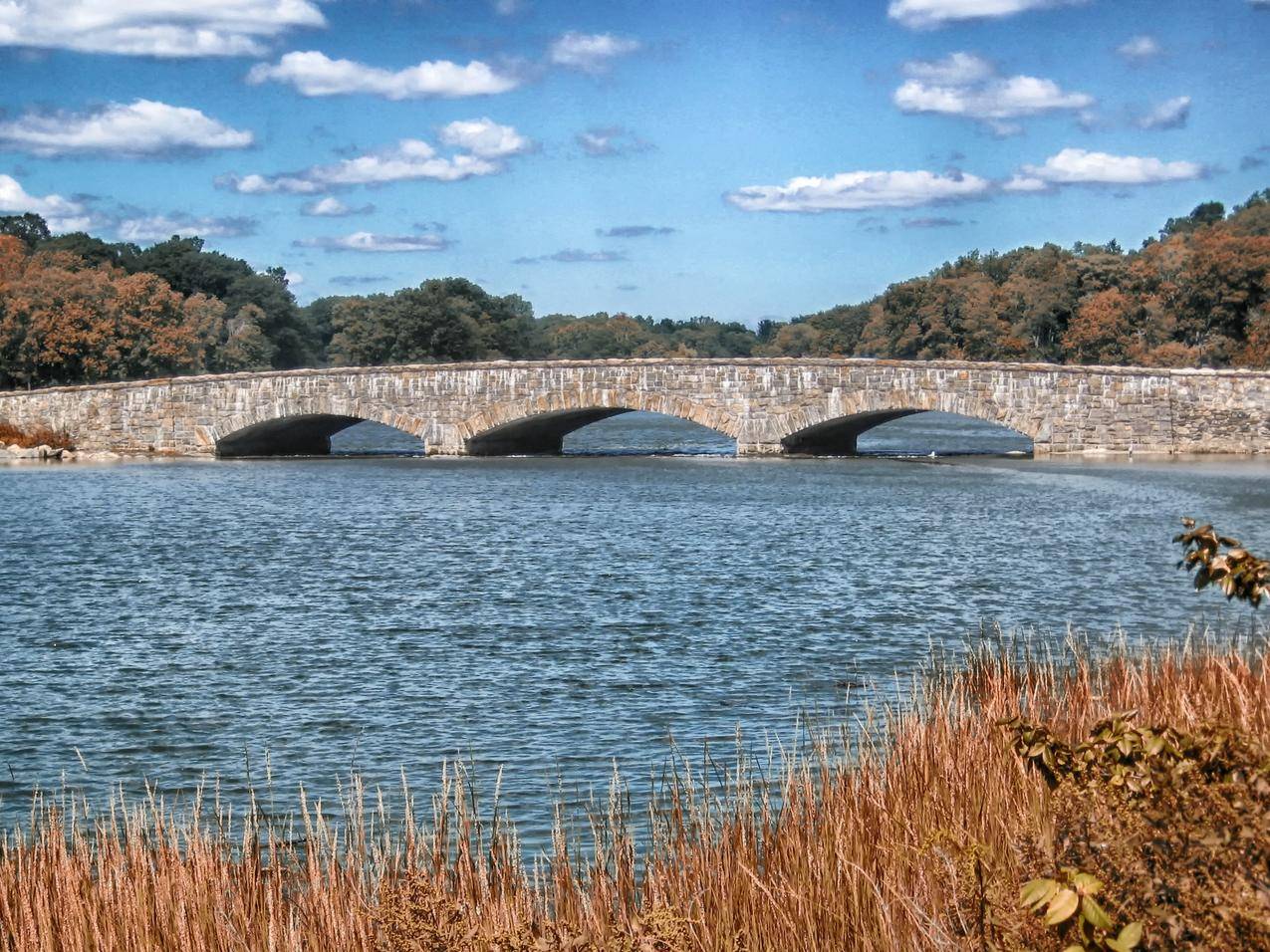 美国康涅狄格州的石桥图片
