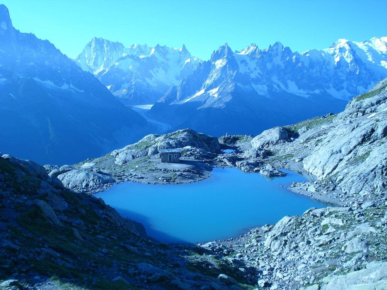 山峰雪山湖泊高清图片