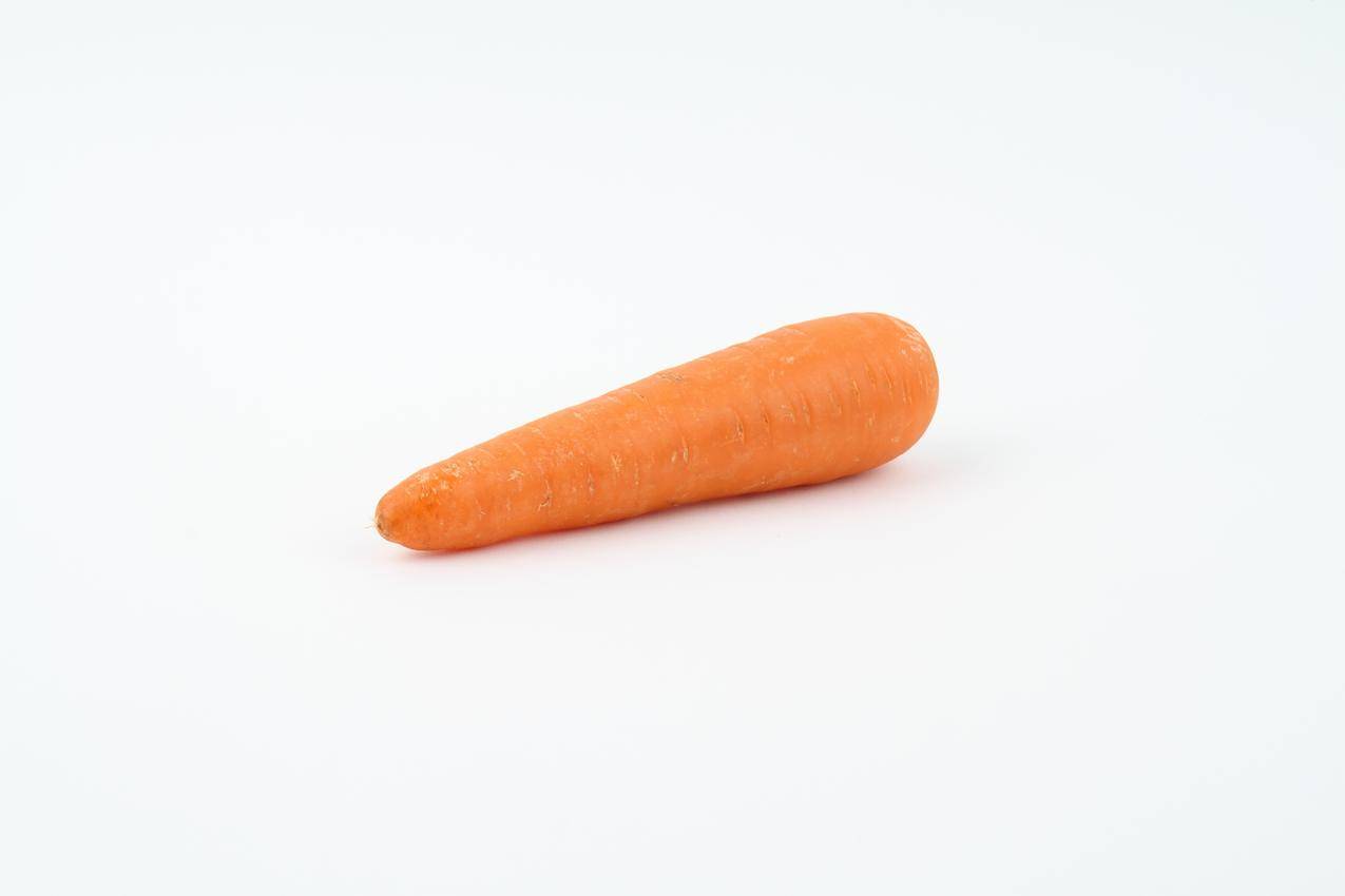 一个胡萝卜高清图片