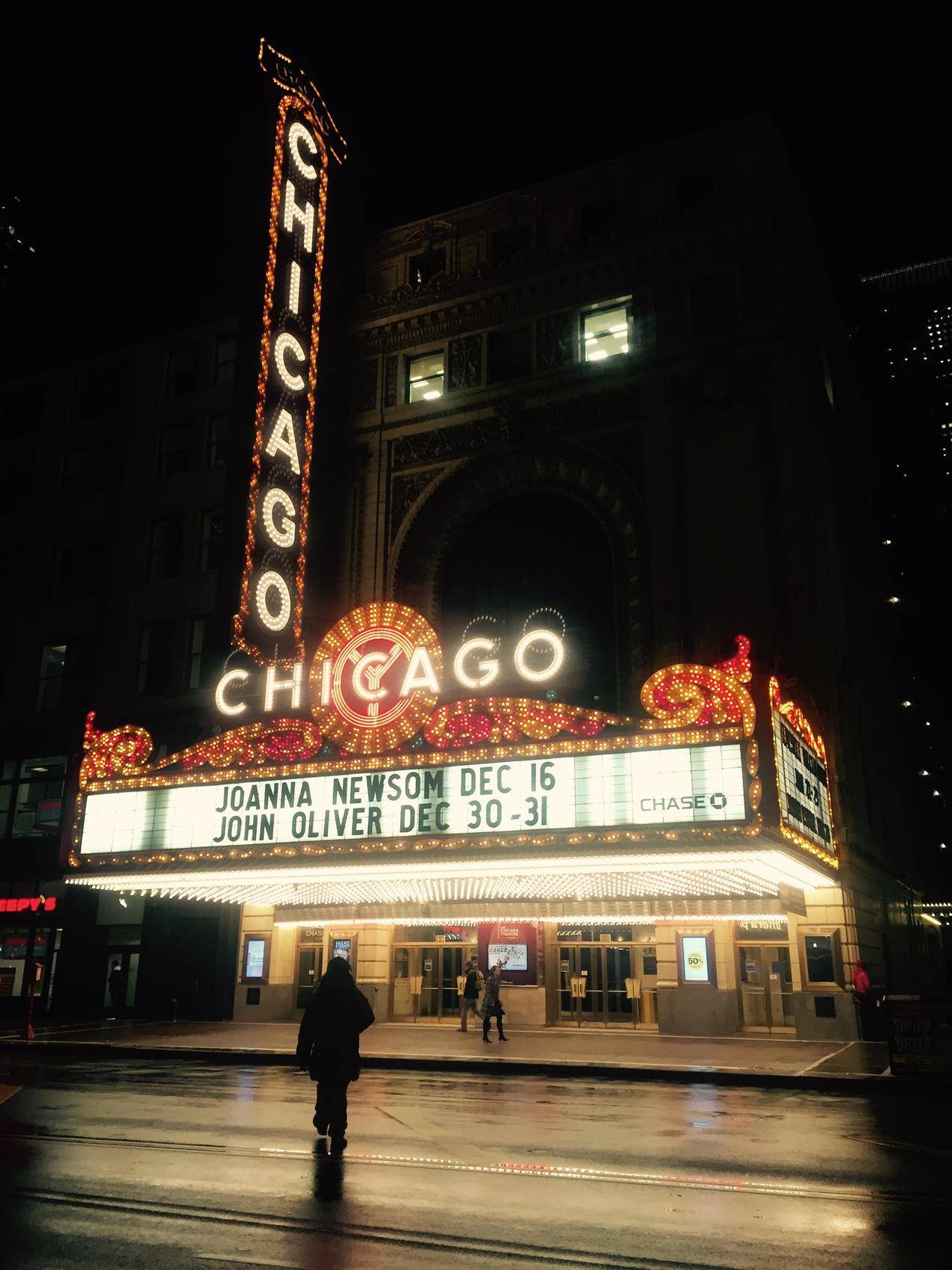 夜幕下的芝加哥电影院