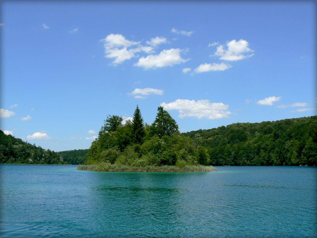 湖泊青山绿水高清图片