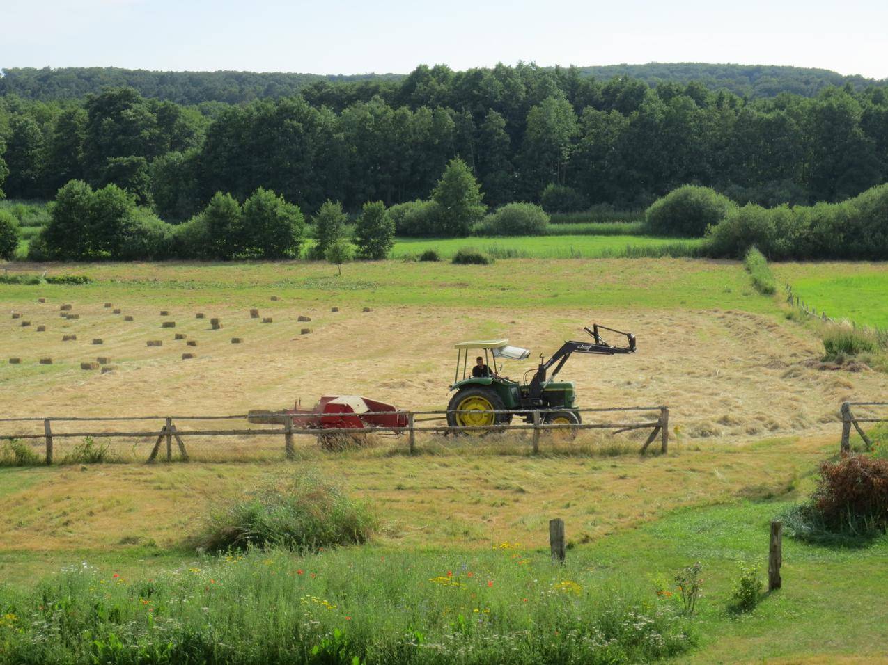 农村田园的农业机械图片