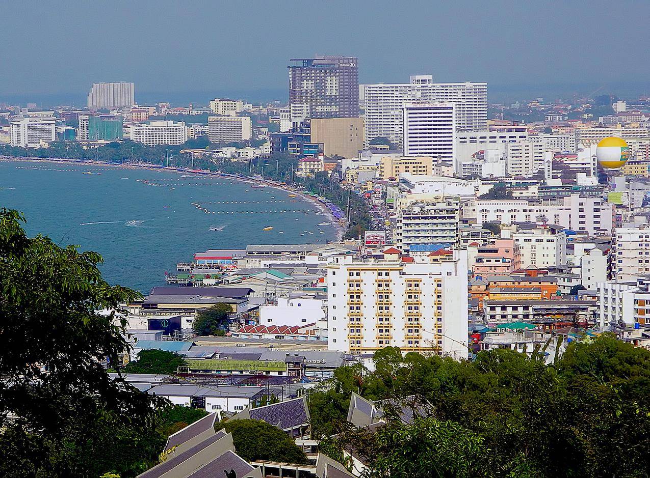 泰国城市海岸线风景图