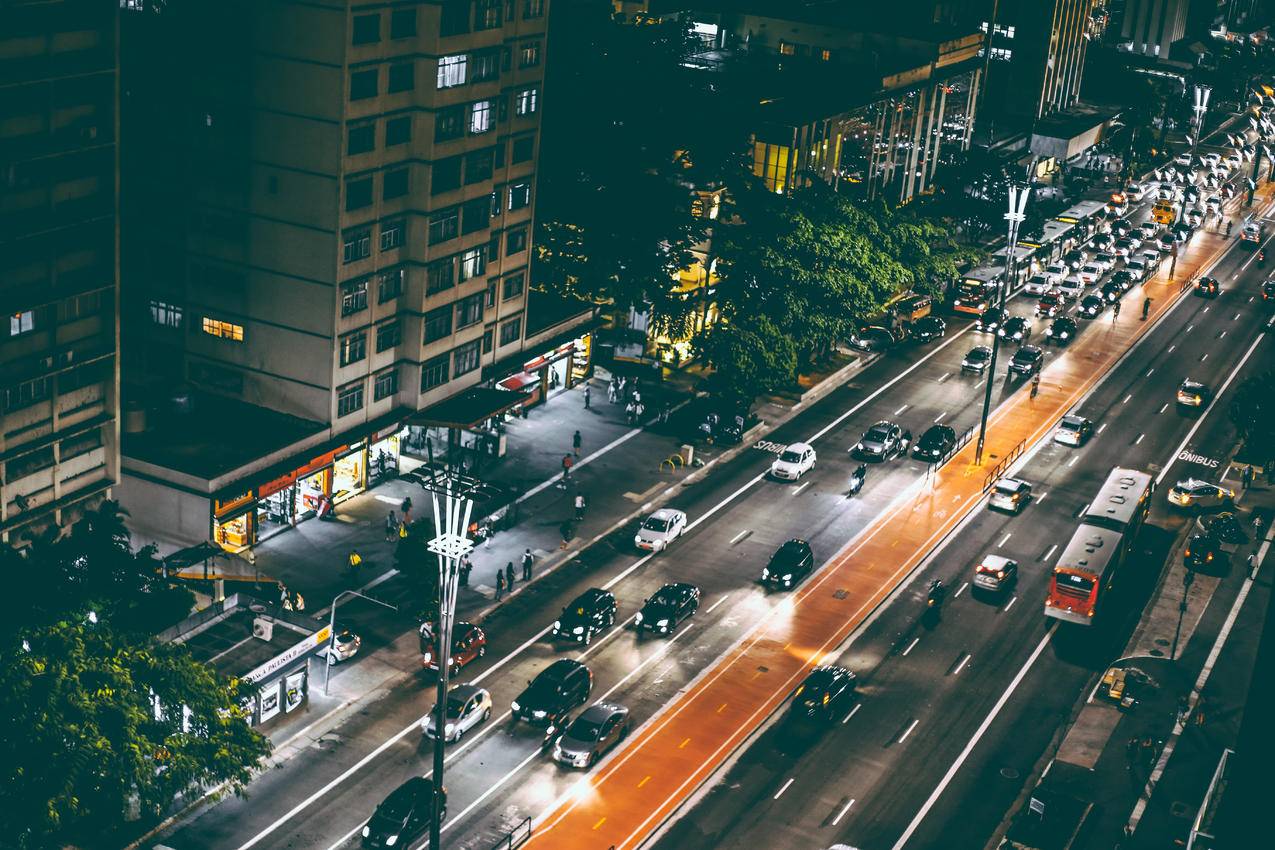 夜间城市街道鸟瞰图