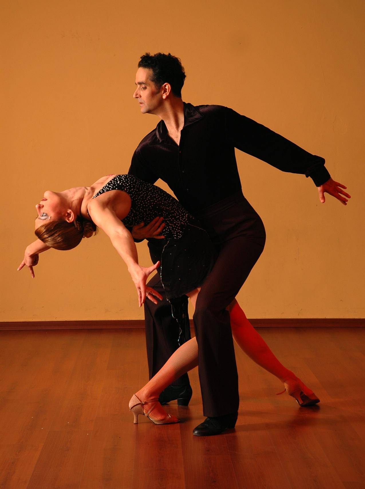 男人和女人跳舞 · 免费素材图片