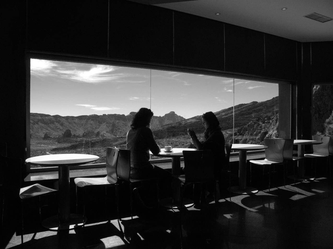 cc0可商用的黑白照片,餐厅,山,人