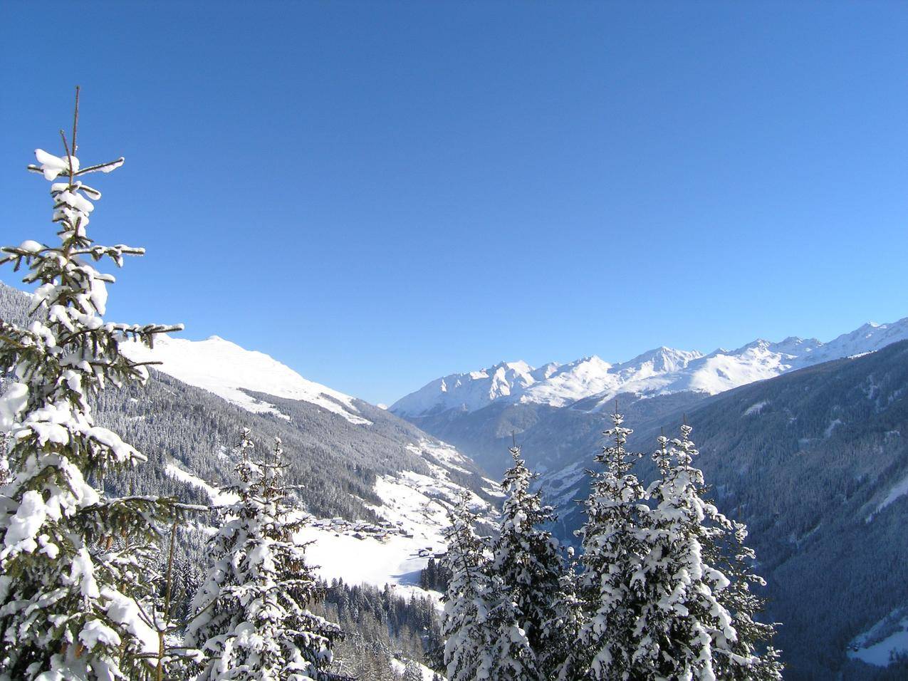 冬天的雪山风景高清图片