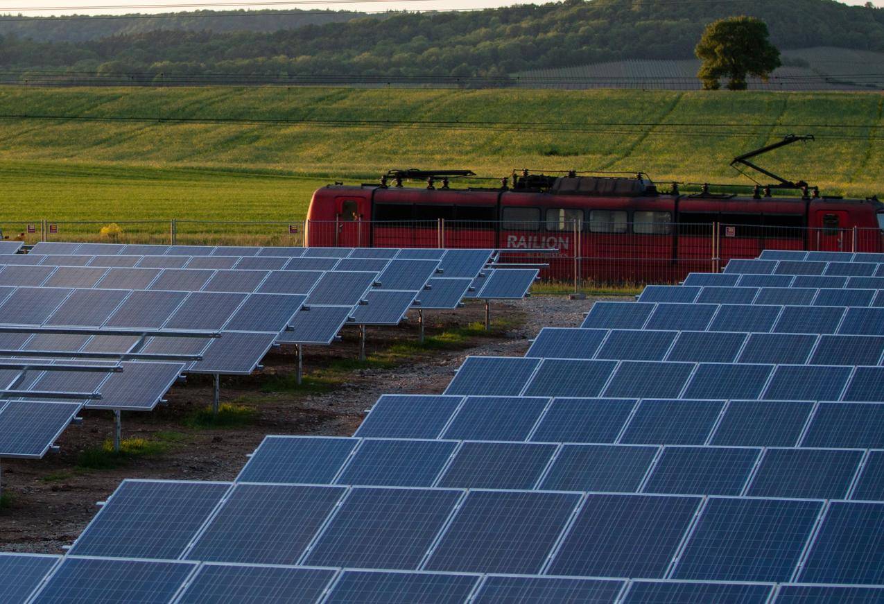 清洁能源太阳能电池发电图片