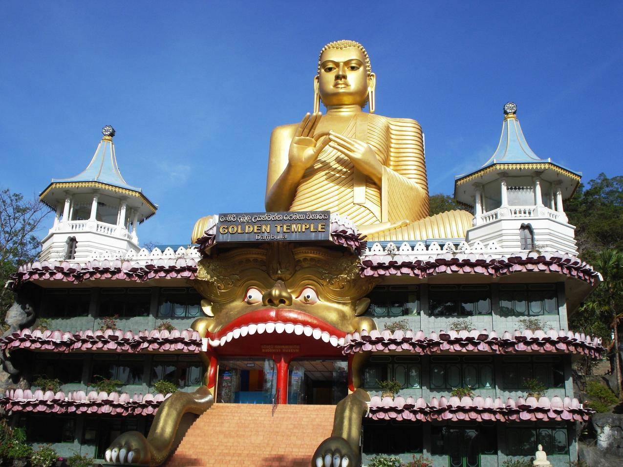 斯里兰卡的寺庙与金佛像图片