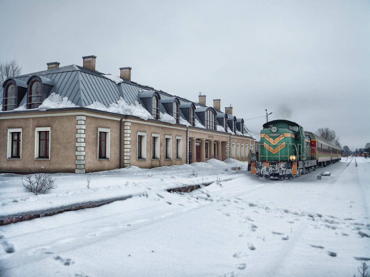 北国冬天火车站的火车