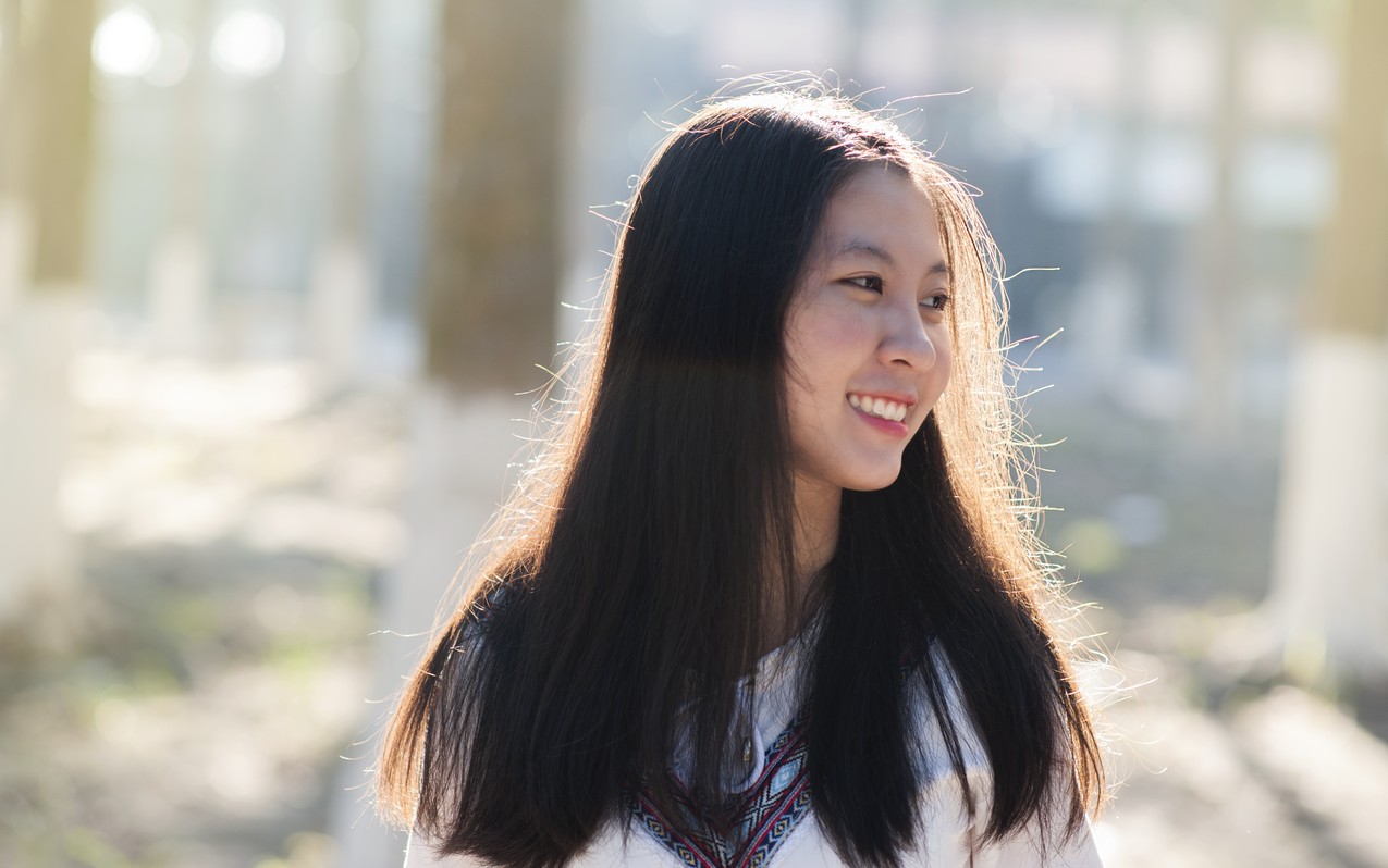 女孩Wearing,Drawstring,Shirt