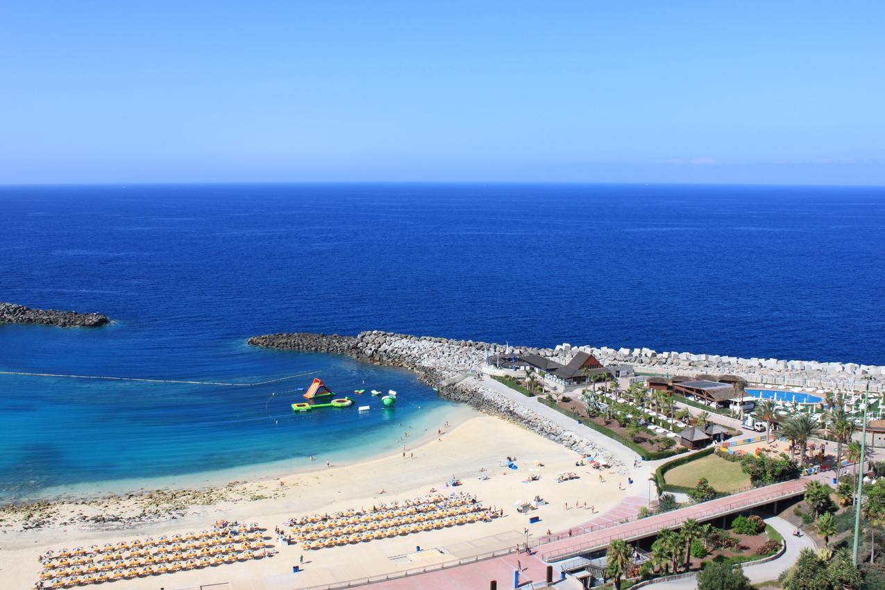 夏日海滩风景高清图片